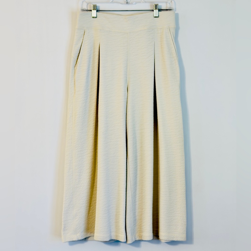 Women’s Lululemon Athletica Cream Wide-Leg Cropped Pleated Pants Size 10